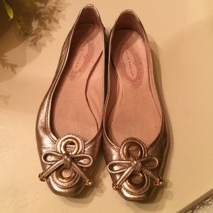 Ellie Tahari flats