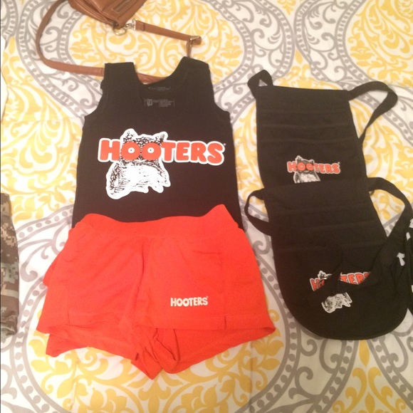 Hooters uniform