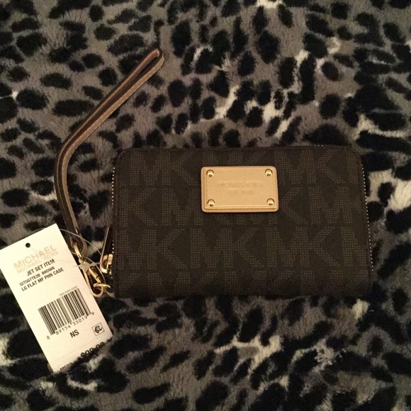 Michael Kors Multifunction Phone Wristlet