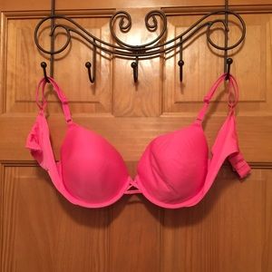 VS DEMI BRA (NEVER WORN))