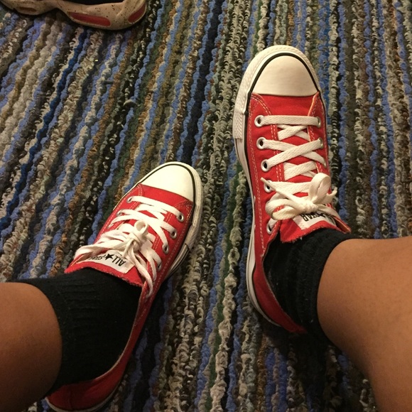 Red converse - Picture 4 of 4
