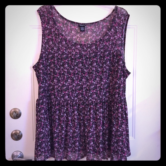 Floral sleeveless peplum top