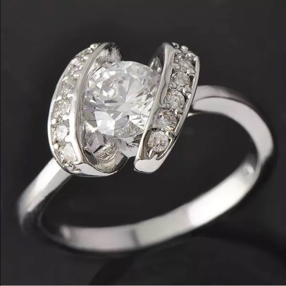 Jewelry - Make Offer! Beautiful Sterling Silver CZ Ring