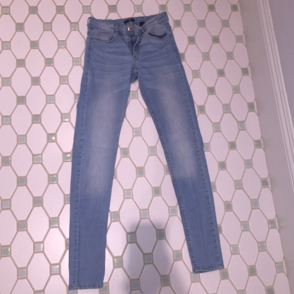 Light wash skinny jeans