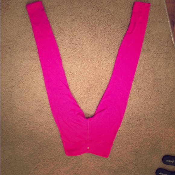 SOLD!Lulu lemon pink and black reversible leggings