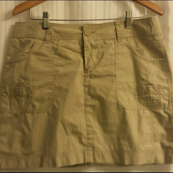 Lightweight sporty tan skirt