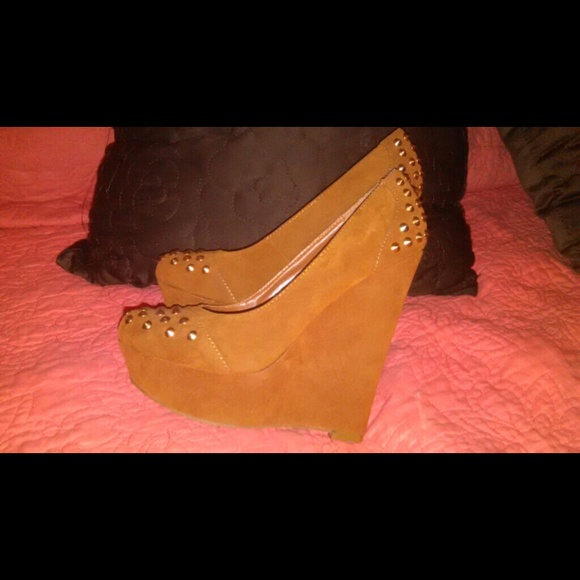 Tan wedges