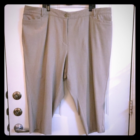 Stretch khaki capris plus size