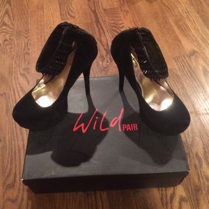Wild Pair black heels size 7!