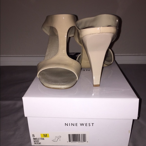 Strappy NineWest high heel - Picture 2 of 3