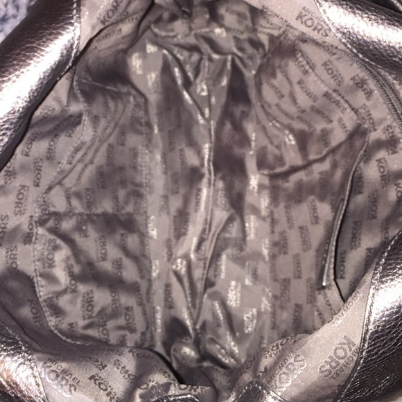 Silvery gray Michael Kors handbag. Medium sized. - Picture 3 of 3