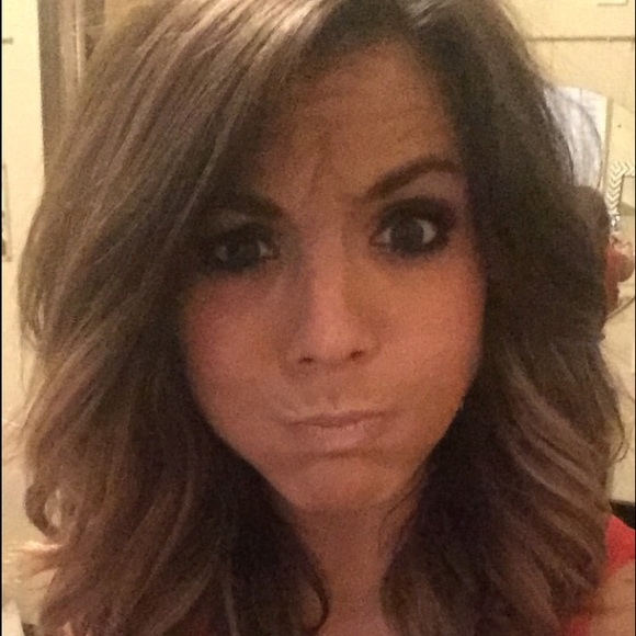 Meet Your Posher 💙 - Picture 2 of 3