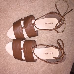 Cute sandals!