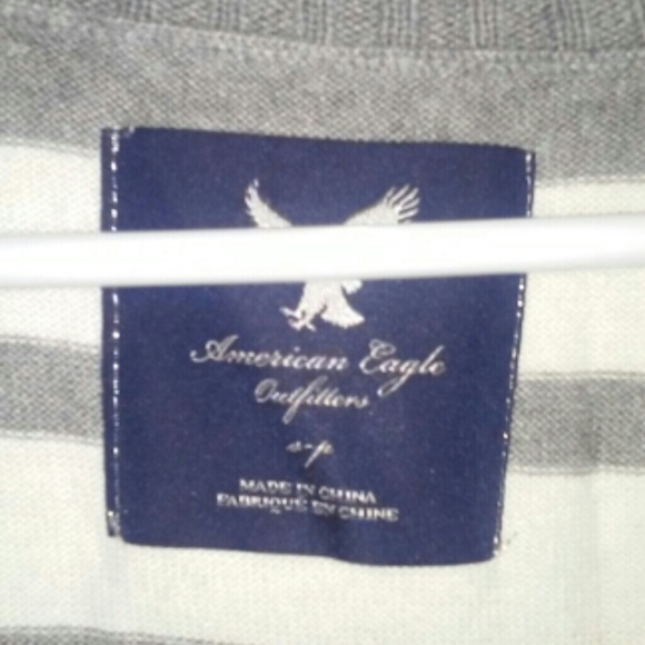 Lightweight V-Neck Sweater - Picture 3 of 3