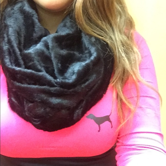 Boutique Black scarf 💕