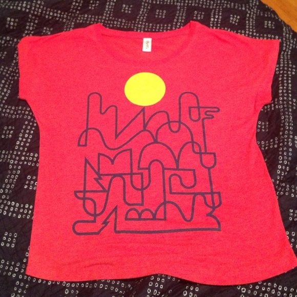 Medium Poketo red t-shirt