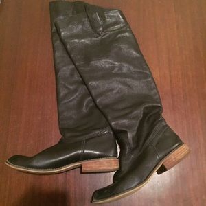 Black bp boots with tanish sole