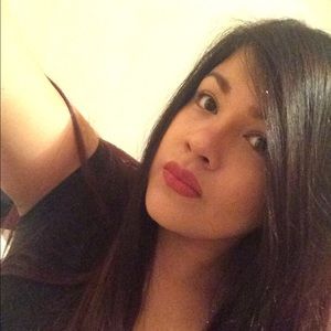 Meet your Posher, Damaris