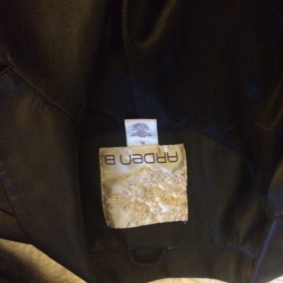 100 Polyurethane - Picture 3 of 4