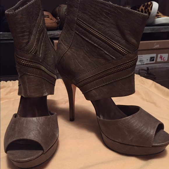 NWOT Steven Ankle zip heels by Steve Madden