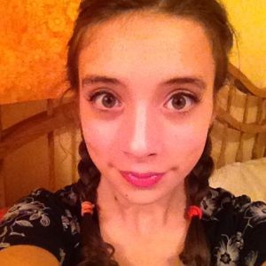 Meet your Posher, Della