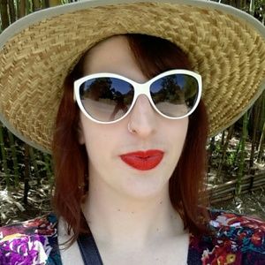 Meet your Posher, Suzanne