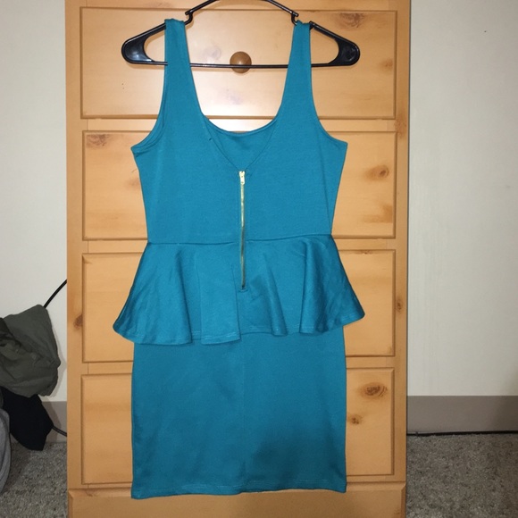 Sleeveless Ruffled Dress - Picture 2 of 2