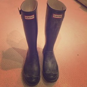 Matte black HUNTER "Huntress" boots. Size 7