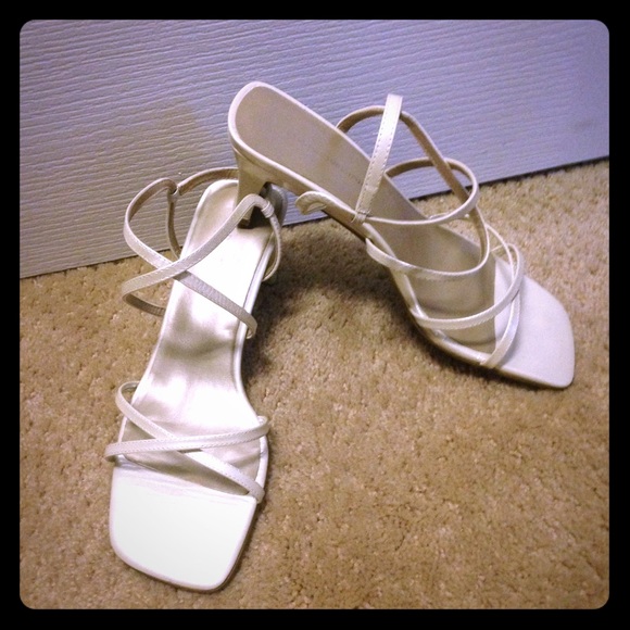 Bandolino strappy heels