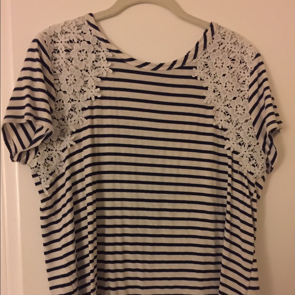 Stripped shirt with crochet detail