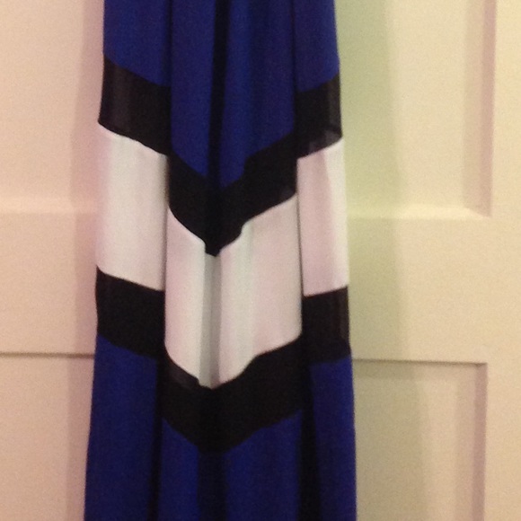 Black, white and blue maxi dress by Arden B - Picture 2 of 3
