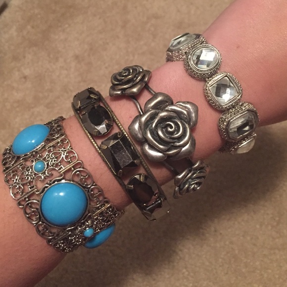 Bundle of 4 bracelets