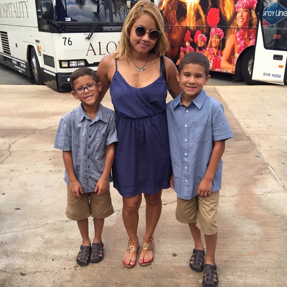 🎀 Meet Your Posher 🎀 - Picture 2 of 3