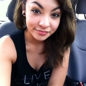 Meet your Posher, Elia