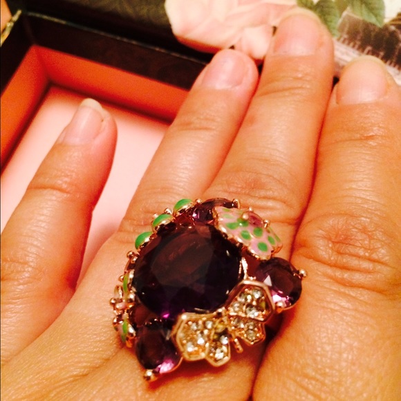 Gorgeous tea party ring - Picture 2 of 3