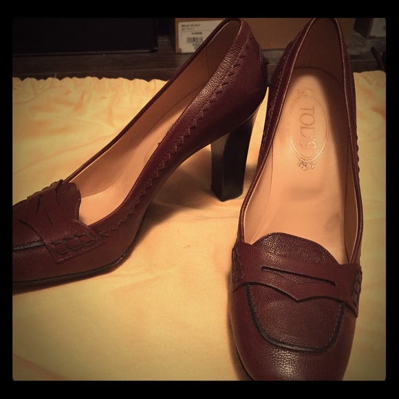 Tod's brown heel loafer