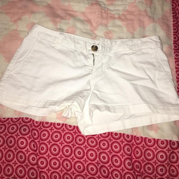 Cute white shorts, NEVER WORN!!