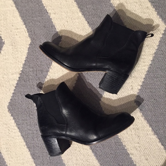 Sam Edelman Justin Chelsea booties black 7.5