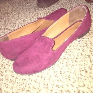 Super cute maroon flats