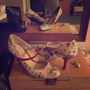 CL by Laundry floral patent high heel Mary Janes