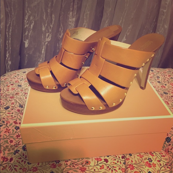 Michael Kors Leather Pump