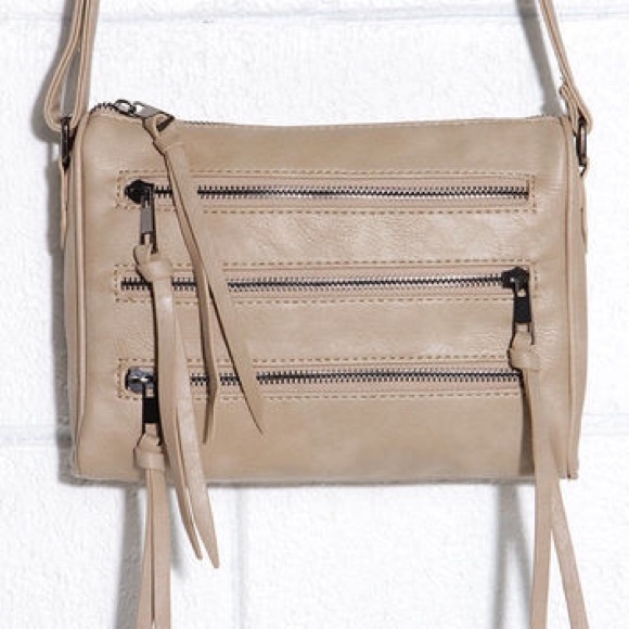 Lulu's beige zip code purse