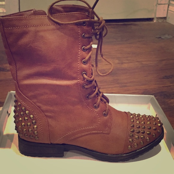 Brown studded combat boots. 👢