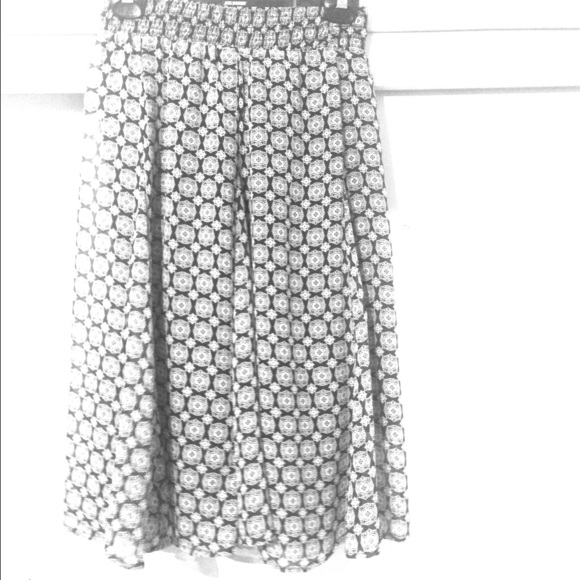 Black and White Elastic Waist Band Skirt