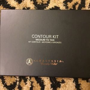 Anastasia Beverly Hills Medium to Tan Contour Kit