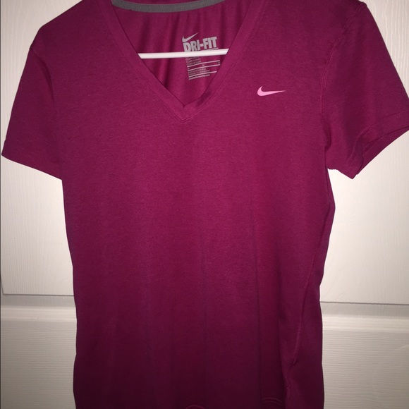 NIKE DRI/DRY FIT T SHIRT
