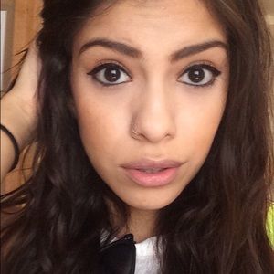 Meet your Posher, Eva