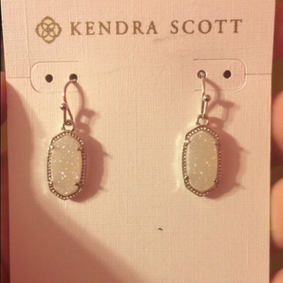 💞ISO Kendra Scott earrings. Not Selling.. ISO💞