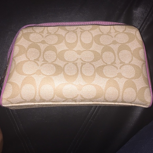 Signature coach travel case