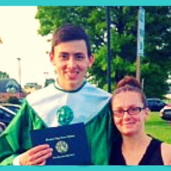 Meet your posher, Tracy!! - Picture 2 of 4